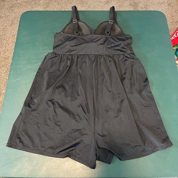 BNWOT plus size swimsuit size 16 - Picture 5 of 10